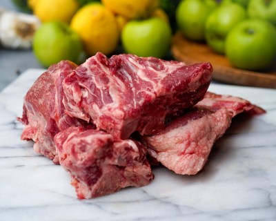 Свинина на кости охлаждённая 1 кг - купить в Муглово